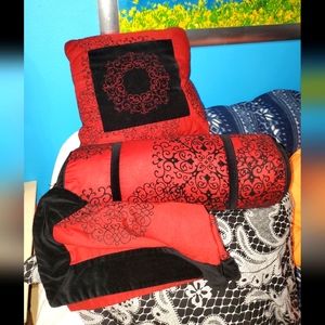 Decorative pillows & pillow sham